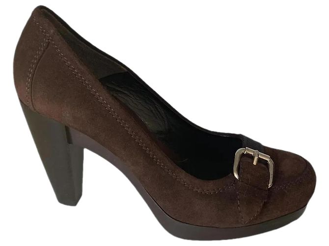 Fendi High Heels aus braunem Wildleder - Ansicht 2