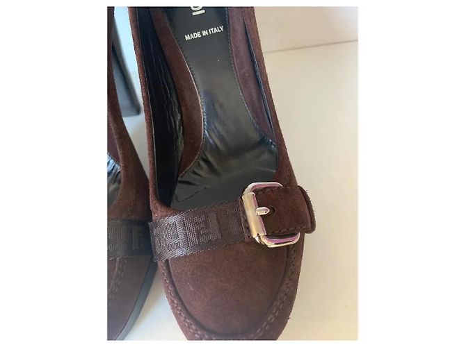Fendi High Heels aus braunem Wildleder - Ansicht 3
