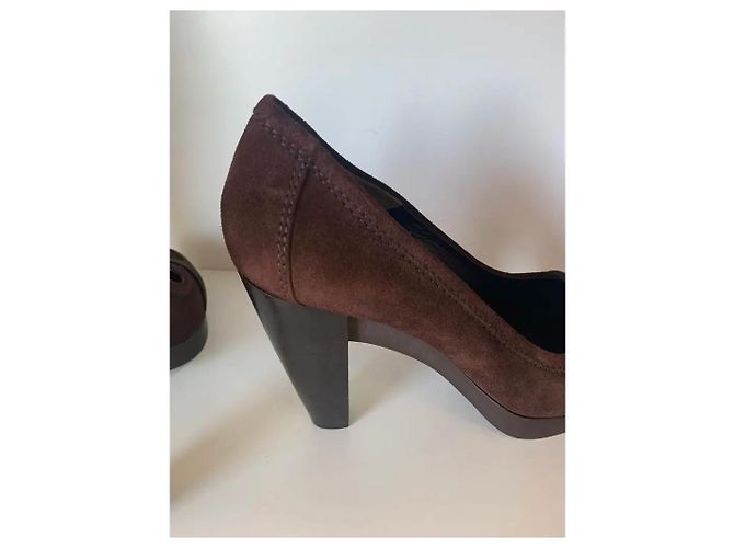 Fendi High Heels aus braunem Wildleder - Ansicht 4