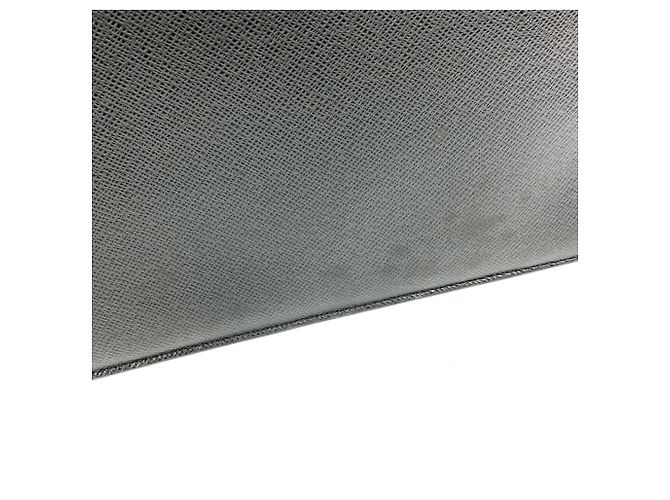 Borsa Louis Vuitton Taiga Serviette Kazan Nero Grigio - vista 17