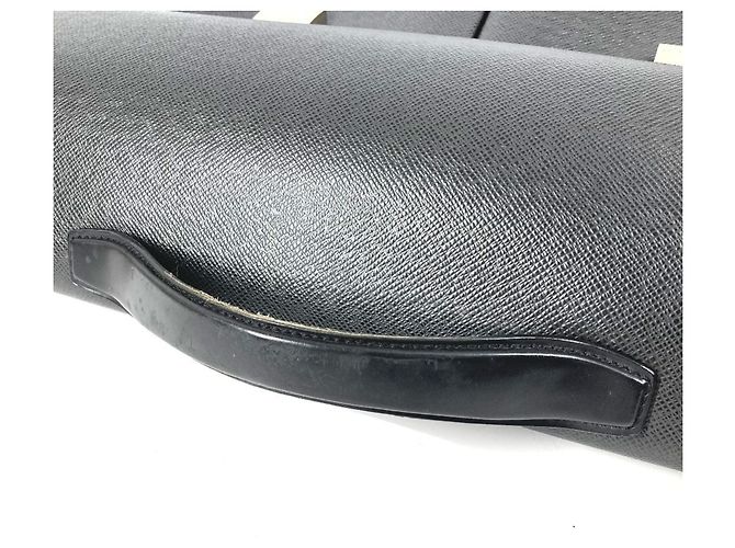 Borsa Louis Vuitton Taiga Serviette Kazan Nero Grigio - vista 8