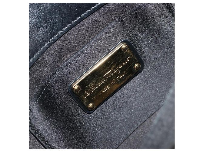 Borsa a Spalla Salvatore Ferragamo Gancini in Satin Nero e Oro Auth 179087 D'oro - vista 16
