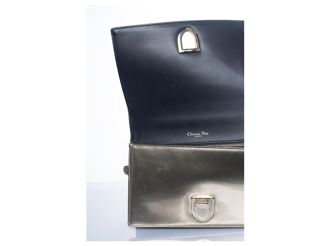 Christian Dior, borsa con patta Diorama metallizzata D'oro - vista 9