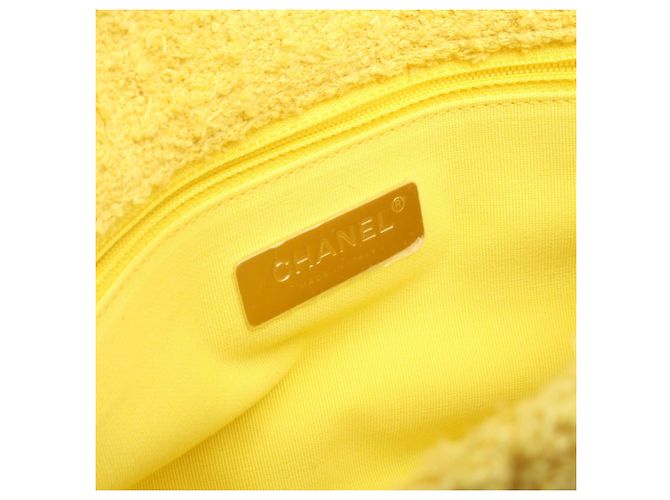 Chanel 19 Dixneuf Matelassé 2-Way Shoulder Bag Yellow - view 4