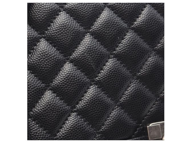 Borsa a tracolla Boy di Chanel in pelle di vitello martellata nera Nero - vista 12