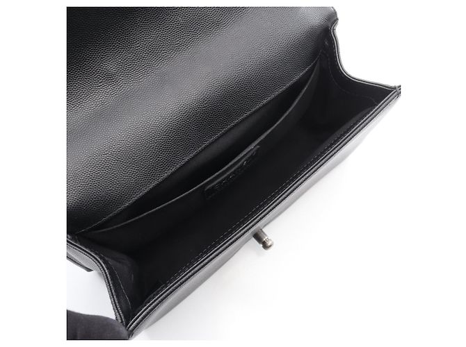 Borsa a tracolla Boy di Chanel in pelle di vitello martellata nera Nero - vista 3