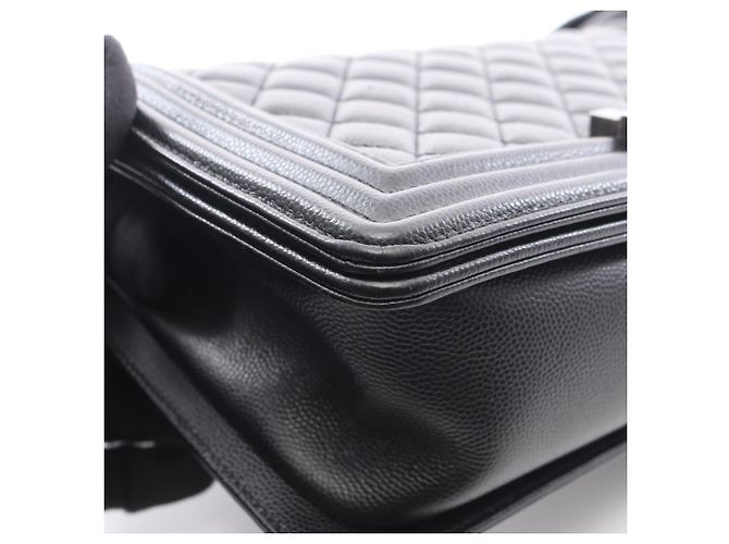 Borsa a tracolla Boy di Chanel in pelle di vitello martellata nera Nero - vista 8