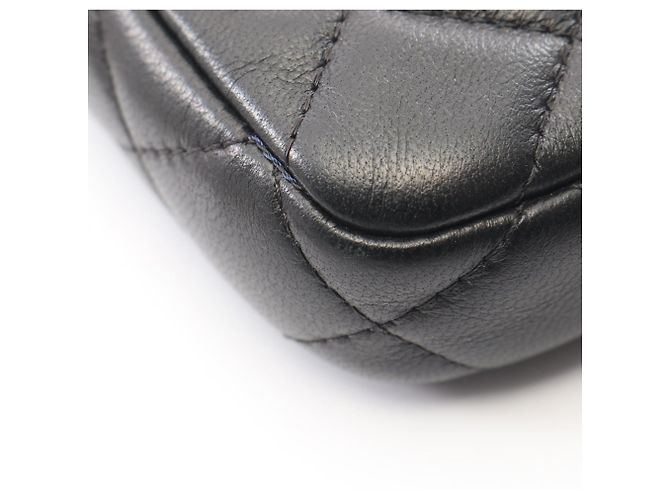 Chanel Matelassé Schultertasche aus schwarzem Lammleder - Ansicht 8