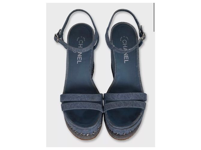 Sandali con zeppa in denim blu Chanel, Taglia 39.5 usato - vista 2