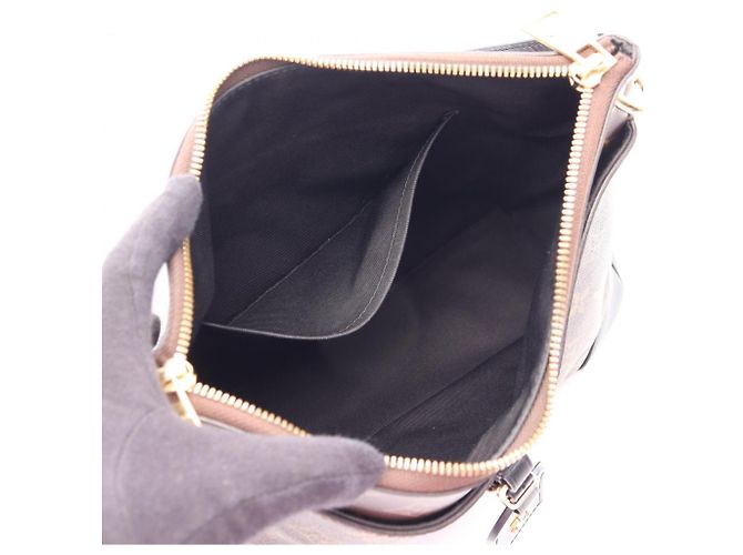 Borsa a tracolla Louis Vuitton Odeon NM MM Marrone Nero - vista 3