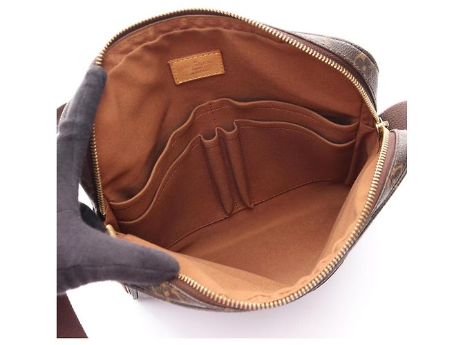 Borsa a tracolla Louis Vuitton Trotteur Bobour Marrone - vista 3