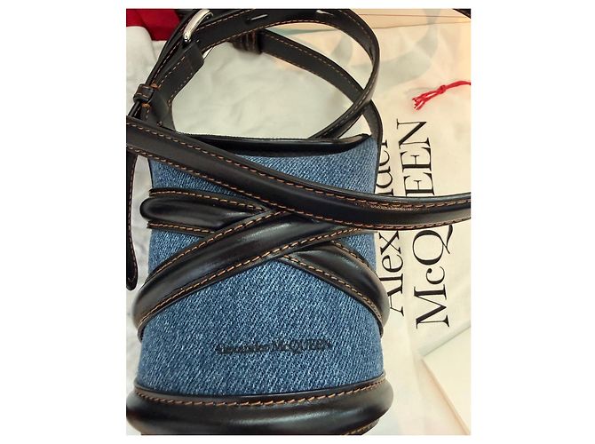 Alexander McQueen Borsa The Curve Micro in Denim Blu - vista 4