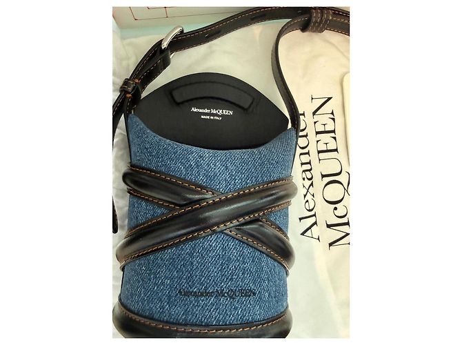 Alexander McQueen Borsa The Curve Micro in Denim Blu - vista 5