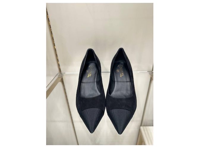 Décolleté a punta in scamoso e tessuto nero Chanel 41 Usato - vista 2