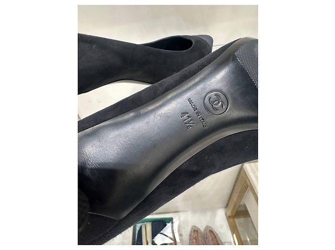 Décolleté a punta in scamoso e tessuto nero Chanel 41 Usato - vista 4