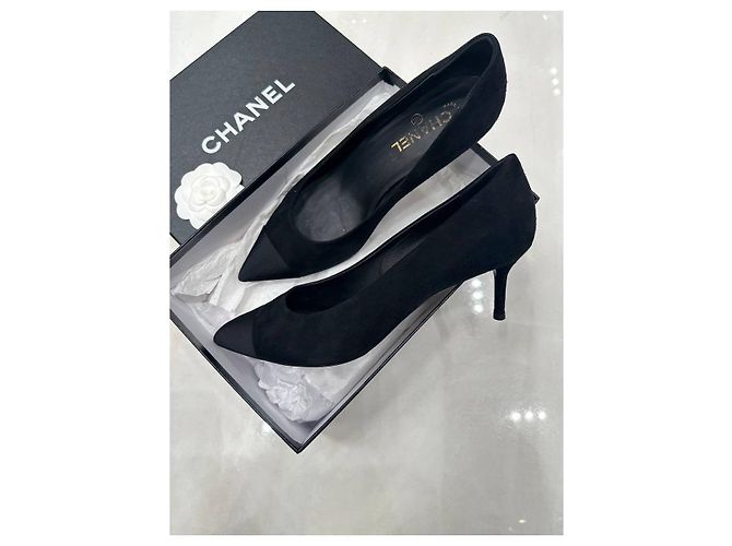 Décolleté a punta in scamoso e tessuto nero Chanel 41 Usato - vista 5