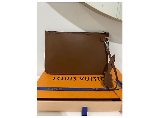Louis Vuitton Pochette Voyage MM Monogram Canvas Marrone - vista 3