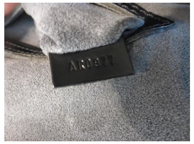 Sac à main Louis Vuitton Alma en cuir noir - AR0977 - vue 12