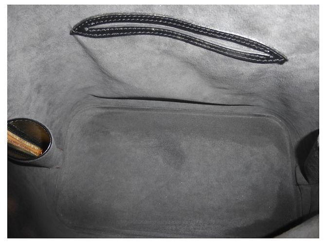 Sac à main Louis Vuitton Alma en cuir noir - AR0977 - vue 19
