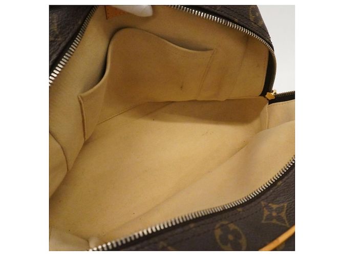 Bolso Louis Vuitton Monogram Manhattan PM Castaño - vista 4