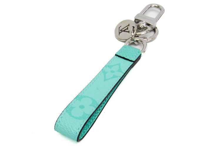 Llavero Slim Taigarama Dragonne Louis Vuitton Metálico Verde claro - vista 2
