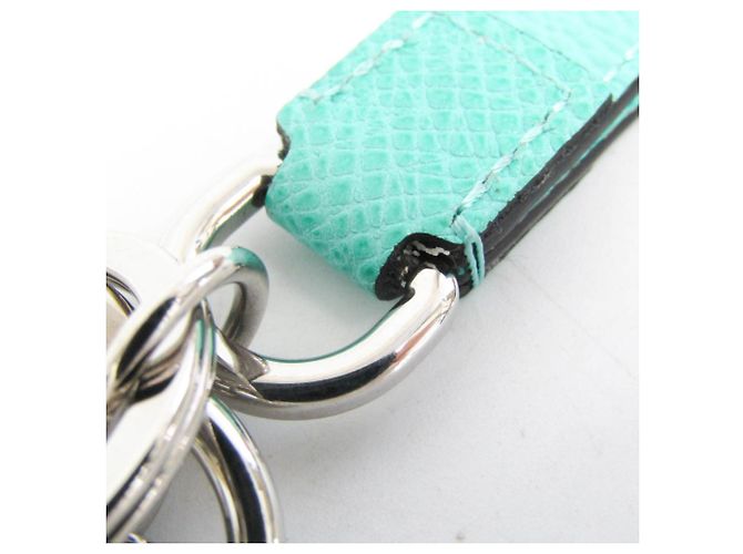 Llavero Slim Taigarama Dragonne Louis Vuitton Metálico Verde claro - vista 3