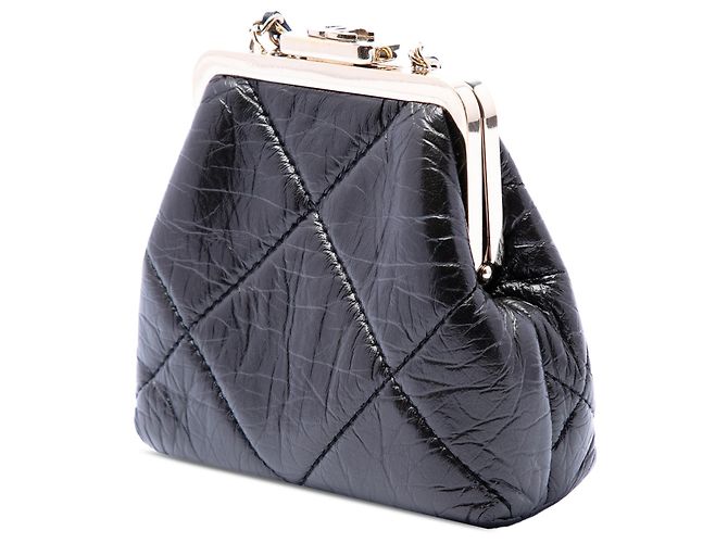 Clutch Kiss Lock in agnello invecchiato trapuntato nero Chanel con catena - vista 2