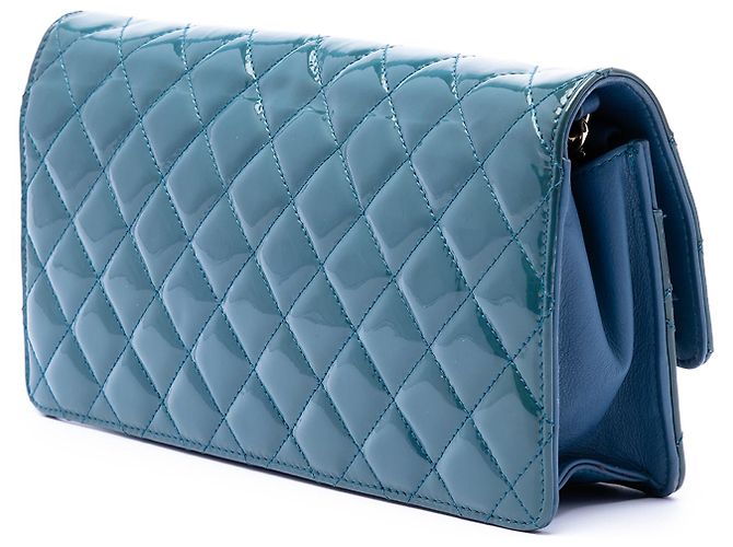 Wallet On Chain Portafoglio con catena Chanel Blue Quilted Patent Golden Class East West - vista 2