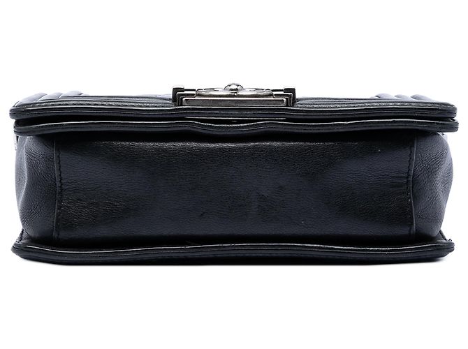 Chanel Black Paris Bombay Small Quilted Patent Medallion Embellished Boy Flap Nero - vista 4