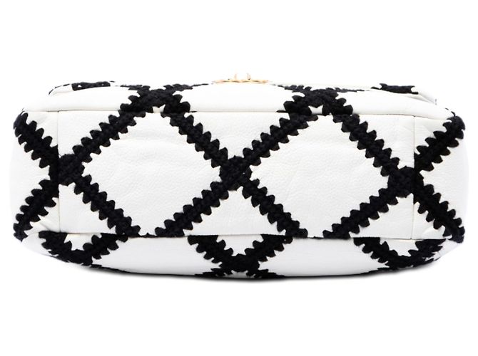 Chanel White Large Crochet Calfskin 19 Flap Bianco Crudo - vista 3