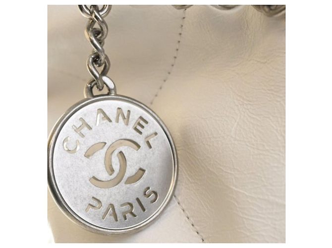Bolsa Chanel 22 em couro de vitelo brilhante branco Medium - vista 10