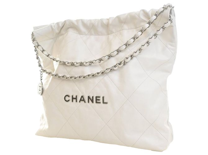 Bolsa Chanel 22 em couro de vitelo brilhante branco Medium - vista 3