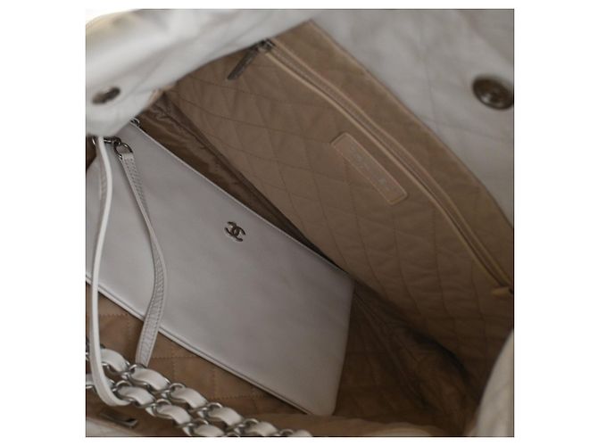 Bolsa Chanel 22 em couro de vitelo brilhante branco Medium - vista 8