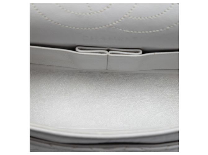 Chanel White Quilted Aged Calfskin Reissue 2.55 Double Flap 225 Bianco - vista 4