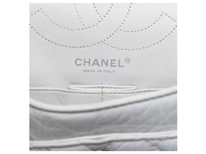 Chanel White Quilted Aged Calfskin Reissue 2.55 Double Flap 225 Bianco - vista 5