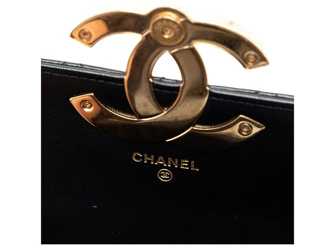 Portacellulare Chanel Black Quilted Lambskin Giant CC Flap con catena Nero - vista 5
