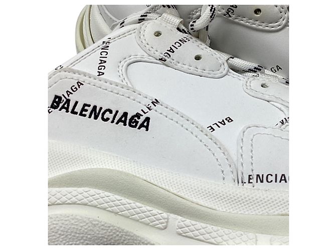 Baskets Balenciaga Triple S All Over Logo en polyuréthane blanc Écru - vue 14