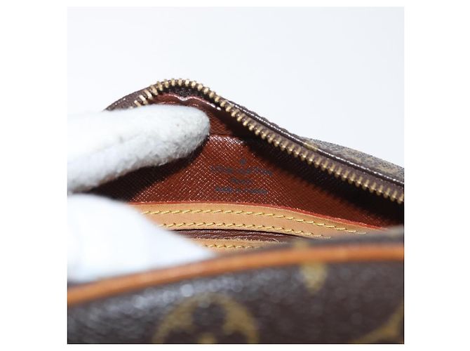 Louis Vuitton Blois Monogram Canvas Marrone - view 7
