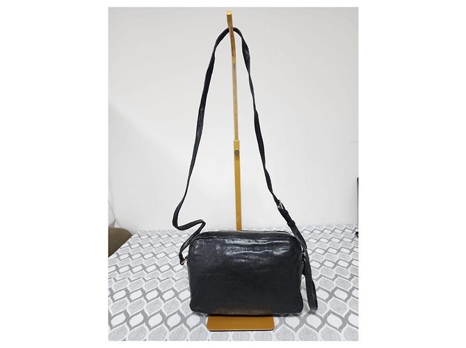 Yves Saint Laurent Saint Laurent Lou Small Camera Bag Preto - vista 3