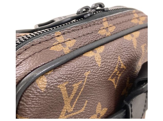 Louis Vuitton M44428 Utility Side Bag Monogramma - vista 10