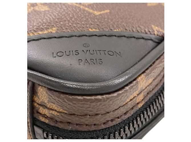 Louis Vuitton M44428 Utility Side Bag Monogramma - vista 16