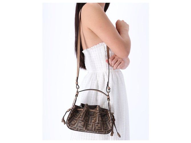 Fendi Pomodorino Mini Borsa a Secchiello Zucca Marrone - vista 17
