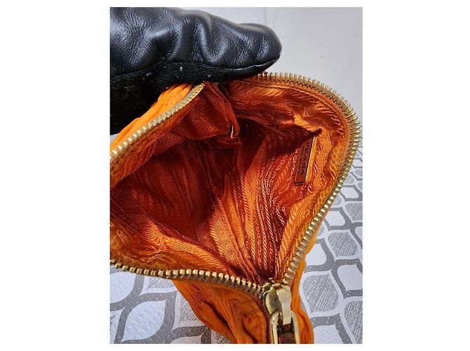 Prada Tessuto Gaufre Clutch in Nylon Arancione - vista 11