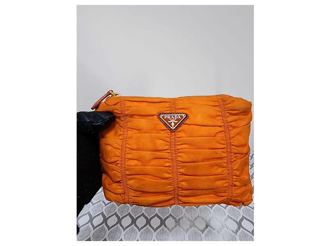 Prada Tessuto Gaufre Clutch in Nylon Arancione - vista 12