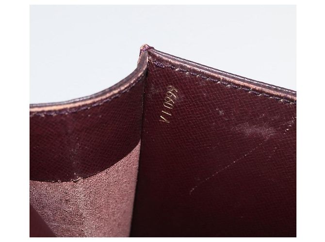 Louis Vuitton Serviette Kourad Taiga Leather Bordò - vista 6