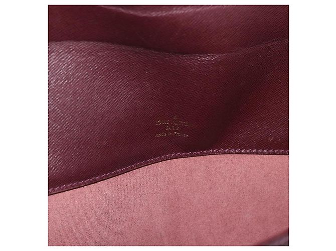 Louis Vuitton Serviette Kourad Taiga Leather Bordò - vista 7