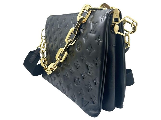 Bolsa de ombro Louis Vuitton Coussin MM em couro de cordeiro Preto - vista 3