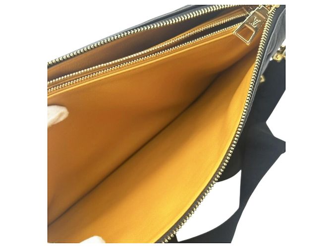 Bolsa de ombro Louis Vuitton Coussin MM em couro de cordeiro Preto - vista 8
