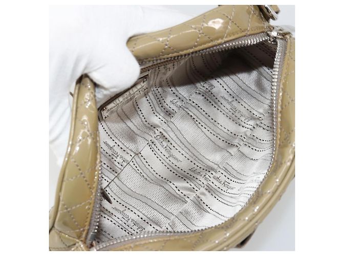 Borsa Salvatore Ferragamo Vala Chain in pelle vernice Silver Beige Auth 179215A Argento - vista 11