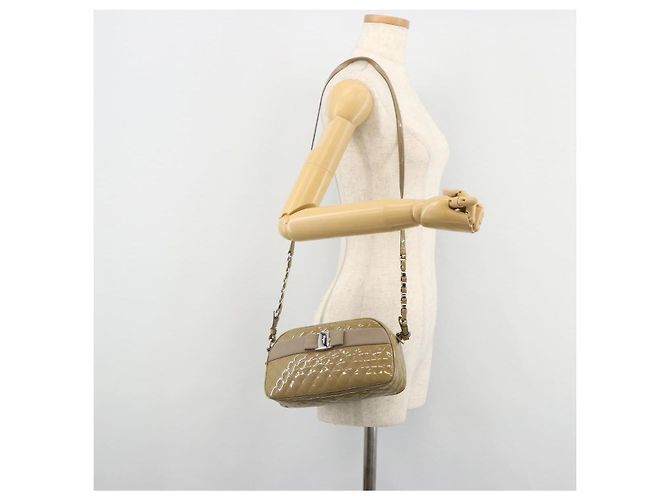 Borsa Salvatore Ferragamo Vala Chain in pelle vernice Silver Beige Auth 179215A Argento - vista 23